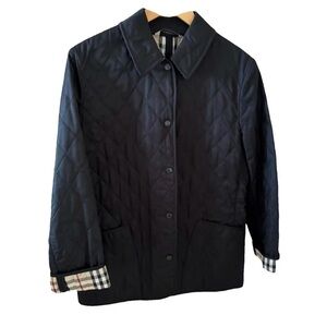 Burberry Black Quilted Snap Buttons with 2 Front Pockets in Size Medium